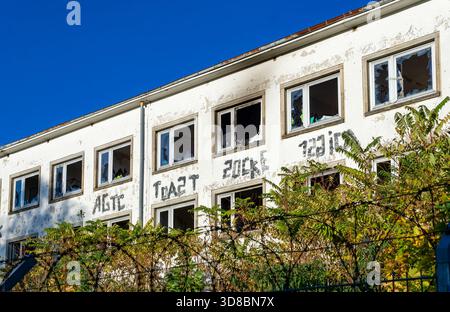 Close-up view of the facade of an abandoned building in Berlin, Germany. Stock Photo