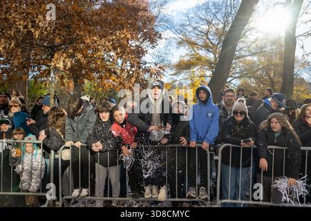 Children watch the Macy's Annual Thanksgiving Day Parade in New York ...