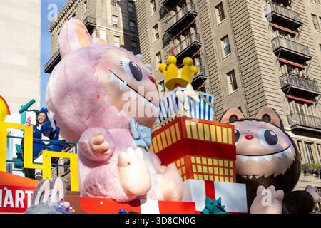 Friends-giving in POPCITY by Pop Mart float with LABUBU and MOKOKO ...