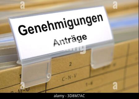 Amtlicher Bescheid Der Reiter von einer Hängeregistratur für Akten und ...