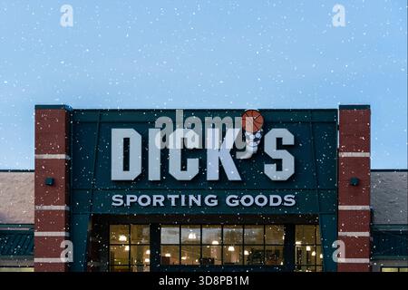 New Hartford, NY - Nov 27, 2025: Dick's Sporting Goods' storefront in winter—snowfall, accessible, branded, and ready for new year supplies Stock Photo