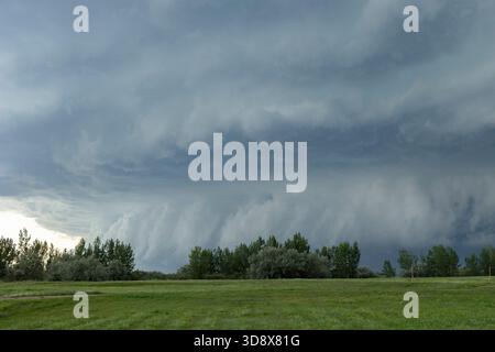 Alberta, Canada - The severe weather supercell of August 20, 2025 looking south from Duchess Stock Photo