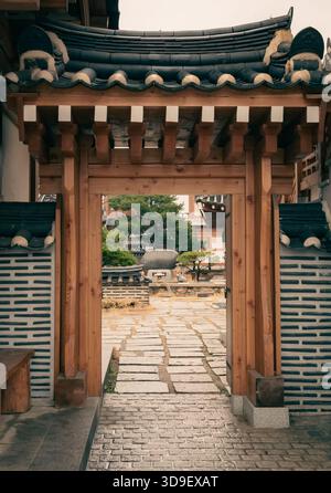 Hanok Window Traditional window of Hanok. Korean traditional window or Door Stock ...