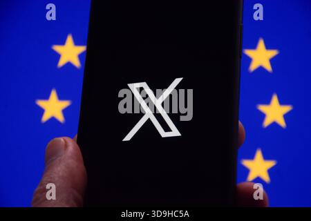 London, UK. 5th December 2025. The X logo is displayed on a phone with a European Union flag in the background. Elon Musk’s social media platform X, formerly Twitter, has been fined 120 million euros following a breach of new EU digital laws, including 'deceptive' blue tick verification, lack of transparency in advertising on the platform, and failure to provide access to public data. Credit: Vuk Valcic/17�Թ����� Stock Photo