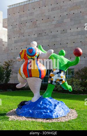 Les Baigneuse, a sculpture by artist Niki de Saint-Phalle in the garden of the Museum of Contemporary Art – MAC/CCB, Portugal, Lisbon. Stock Photo