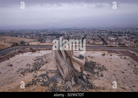Statue of Hafez al Assad late President of Syria Stock Photo - Alamy