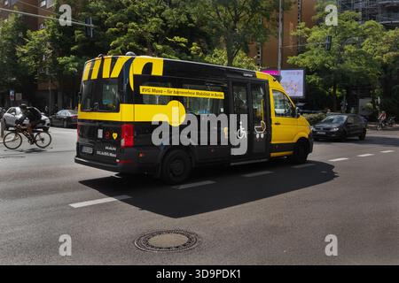 20 August 2025, Berlin: 20.08.2025, Berlin. A BVG muva crosses a street in Berlin. Photo: Wolfram Steinberg/dpa Photo: Wolfram Steinberg/dpa Stock Photo