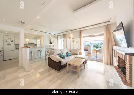 Contemporary Open-Plan Living Room and Kitchen in mediterranean Apartment Stock Photo