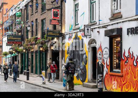 Dublin, Ireland-September 24, 2025; View of cobblestone Crown Alley known as nightlife district, historic pubs and live traditional Irish music Stock Photo