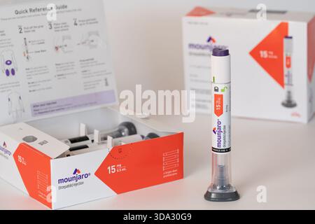 tirzepatide in las vegas Las Vegas, NV USA - December 7 2025: Mounjaro (tirzepatide) 15mg Injection  Pen Stock Photo