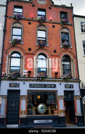 The Foggy Dew pub in Dublin, Ireland, showcasing its historic facade and offering live music. Dublin, Ireland, 2025-08-08 Stock Photo