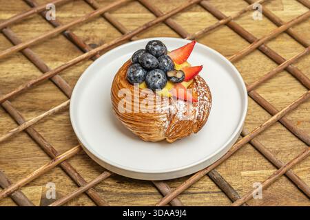 Cinnamon rolls with a savory touch, thanks to a filling of crispy crumbled bacon mixed with sugar and cinnamon, glazed with maple syrup Stock Photo