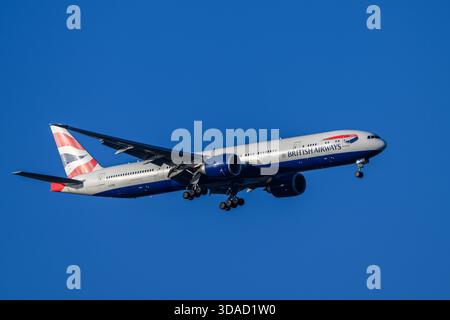 British Airways Boeing B777 on final approach Stock Photo