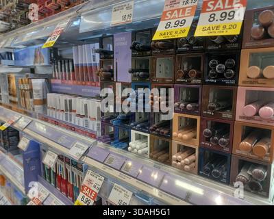 Toronto, ON, Canada - September 25, 2025: Various skin care products and  cosmetics line the long, brightly lit shelves of a retail Shoppers Drug mart  Stock Photo