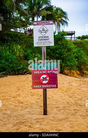 Strong current warning sign on Domes Beach on the west coast of Puerto Rico in the Caribbean Sea Stock Photo