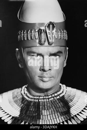 YUL BRYNNER in THE TEN COMMANDMENTS (1956), directed by CECIL B DEMILLE ...