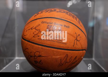 2000 NBA finals game 6 Championship clinching game used ball (Kobe