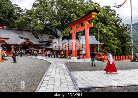 Kumano Nachi Taisha is one of the three major shrines (Kumano Sanzan) in the Kumano region and a central pilgrimage site on the Kumano Kodo trail. Woman in traditional clothing walks through Kumano Nachi Grand Shrine in Nachikatsuura, Wakayama Prefecture, Japan Stock Photo