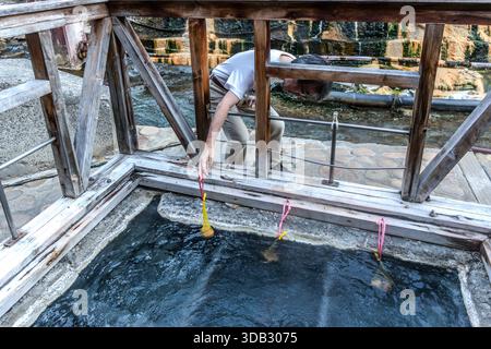 People in Yunomine Onsen have been using the hot springs for cooking since at least the Edo period (1603 to 1868). Today, tourists can buy eggs and vegetables in a mesh bag to cook them in the 90 °C water. Tanabe, Wakayama Prefecture, Japan Stock Photo