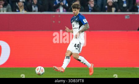 Luka Vuskovic (HSV Hamburg, #44) header, Haris Tabakovic (Borussia ...