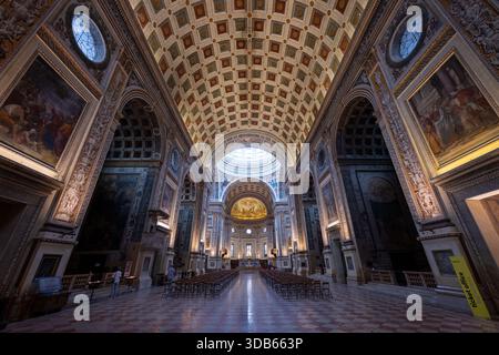 Mantua, Italy - Jul 24, 2025: Coffered barrel vault and Renaissance nave of Leon Battista Alberti’s Basilica di Sant Andrea in Mantua, seen toward the Stock Photo