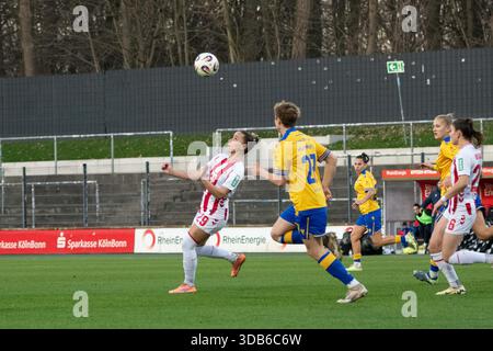 Vanessa Leimenstoll (1. FC Cologne, 29) with the ball, cutout, single ...