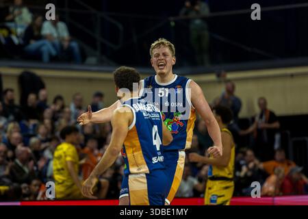 Elias Baggette (ROSTOCK SEAWOLVES, #04)Elijah Mitrou-Long (Aris ...