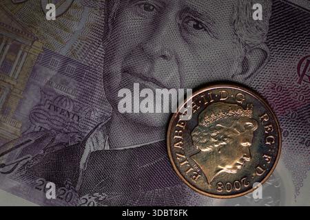 King Charles II - £20 note and Elizabeth II Penny Stock Photo