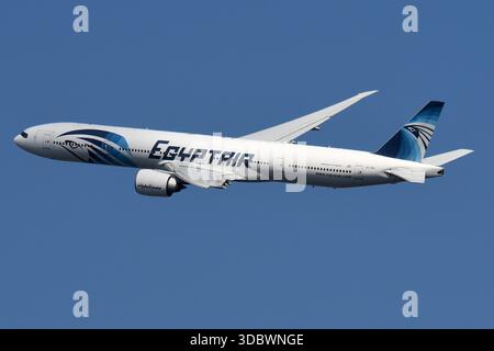 egyptair-boeing-777-300er-su-