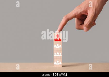 Organizational Structure and Personnel Management Concept Organizational structure and teams using wooden cube symbols, leaders, organization teams, b Stock Photo