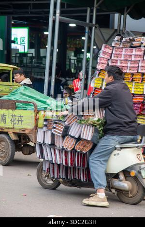 Dounan flower market in Kunming, Yunnan Province, China Stock Photo - Alamy