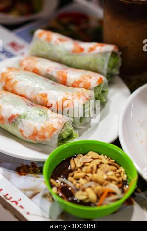 Gỏi cuốn, Vietnamese summer spring rolls or salad spring rolls, a traditional dish in Vietnamese cuisine consisting of chicken, shrimp, vegetables, bú Stock Photo