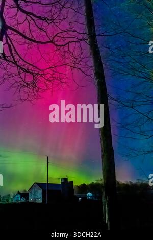 Northern lights on November 12, 2025, over an Amish farmhouse in Mecosta County, Michigan, USA [No release; editorial licensing only] Stock Photo