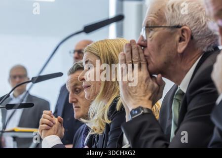 Special meeting of the Stuttgart 21 steering committee: from left Frank Nopper (Mayor of Stuttgart), DB CEO Evelyn Palla, Minister President Winfried Stock Photo