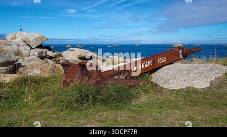 Gehe zu Seite|Zurück12345...16Weiter  Old rusty anchor in the foreground of a coastal landscape with sea and sky in the background. Stock Photo