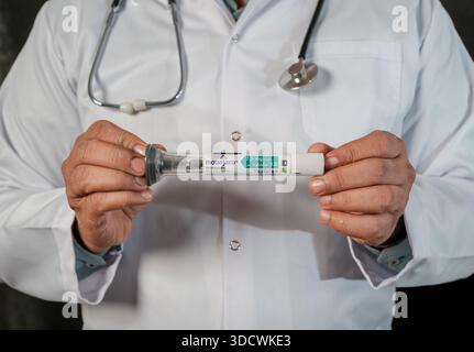 tirzepatide doctor Medical doctor giving a thumbs up to successful Mounjaro tirzepatide weight  loss injection pen therapy Stock Photo