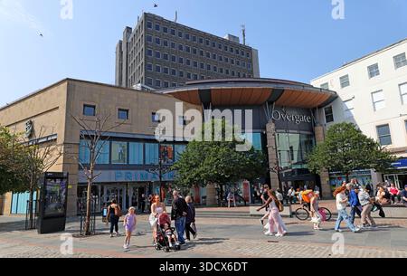 Shoppers outside the Overgate Shopping Centre in Dundee city centre, with Primark visible, photographed in summer, Overgate, Dundee DD1 1UF, Scotland Stock Photo