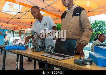 Students assemble and test an educational robot using electronic parts Stock Photo