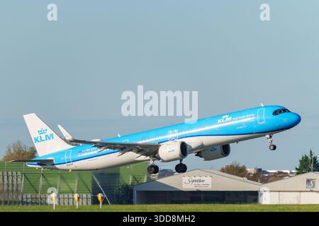 KLM A321 taking off from Manchester airport Stock Photo
