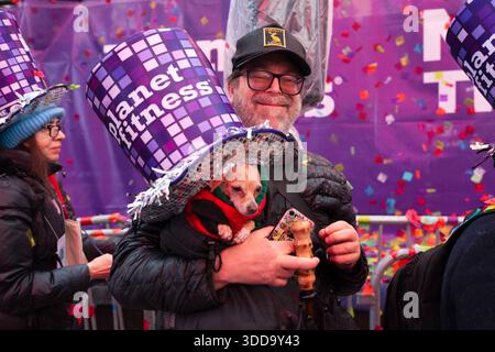 Planet fitness hat hi-res stock photography and images - Alamy
