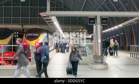 London, UK. 31st December 2025. Relieved passengers disembark from delayed Eurostar train at St Pancras International after extended journey from continental Europe. New Year travelers finally reach London following December 30 Channel Tunnel power failure that created severe delays across cross-channel network  Credit: Xiu Bao/Alamy Live News. Stock Photo