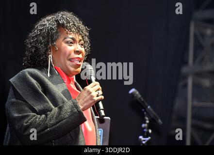December 31, 2025, Philadelphia, Pa, United States: Philadelphia Mayor Cherelle L. Parker celebrated New Year's Eve 2025/2026 by officially kicking off the city's 250th anniversary of American Independence with a large, free concert and fireworks display. Held at Benjamin Franklin Parkway in Philadelphia, PA. Photo Image Press/Zuma Press December 31, 2025 (Credit Image: © Photo Image Press via ZUMA Press Wire) EDITORIAL USAGE ONLY! Not for Commercial USAGE! Stock Photo
