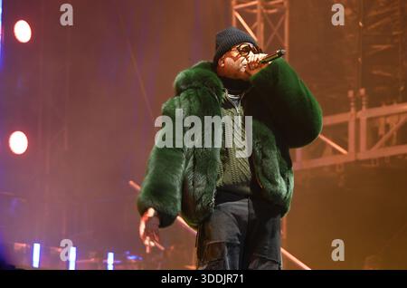 December 31, 2025, Philadelphia, Pa, United States: LL Cool J performs at New Year's Eve 2025/2026 by officially kicking off the city's 250th anniversary of American Independence with a large, free concert and fireworks display. Held at Benjamin Franklin Parkway in Philadelphia, PA. Photo Image Press/Zuma Press December 31, 2025 (Credit Image: © Photo Image Press via ZUMA Press Wire) EDITORIAL USAGE ONLY! Not for Commercial USAGE! Stock Photo