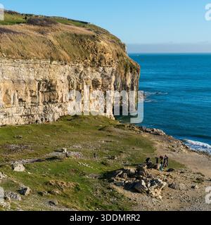 The cliff face at dancing ledge, ideal for modest climbing Stock Photo