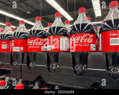 Soda on display in a grocery store Stock Photo - Alamy