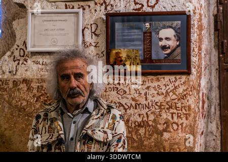 The head of Çeç Pottery - Chez Galip is also known as "The Turkish Einstein". Avanos İlçe Merkezi, Central Anatolia Region, Turkey Stock Photo