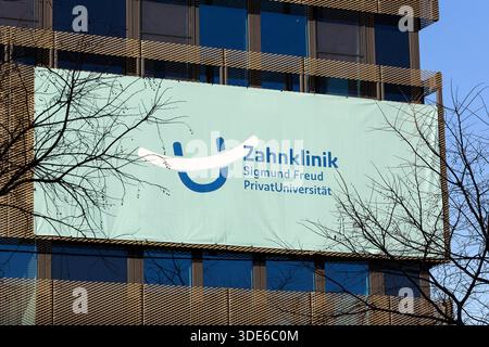 Zahnklinik, Sigmund Freud PrivatUniversität in Wien, Österreich // Dental Clinic, Sigmund Freud Private University in Vienna, Austria - 20251229 PD8270 Stock Photo