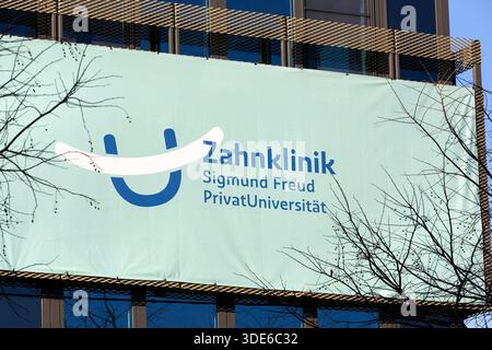 Zahnklinik, Sigmund Freud PrivatUniversität in Wien, Österreich // Dental Clinic, Sigmund Freud Private University in Vienna, Austria - 20251229 PD8267 Stock Photo