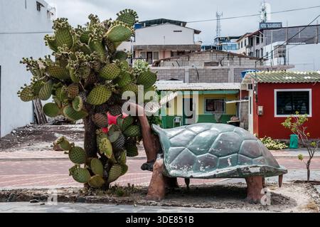 Sculpture of a giant Galapagos tortoise eating from a royal prickly pear cactus, city center, Puerto Baquerizo Moreno, San Cristóbal Island, Galápagos Stock Photo