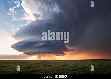 Supercell thunderstorm at sunset during a severe weather event in New Mexico Stock Photo